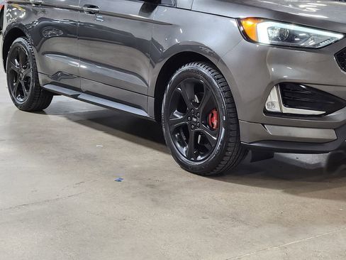 Used 2019 Ford Edge ST image 18