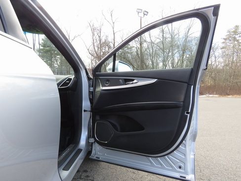 Used 2019 Lincoln Nautilus Reserve image 12