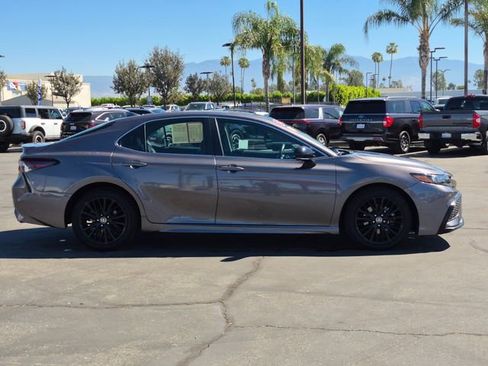 Used 2022 Toyota Camry SE w/ Convenience Package image 4