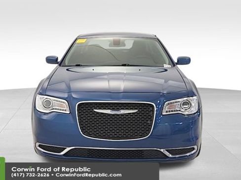Used 2021 Chrysler 300 Touring w/ Driver Convenience Group image 2