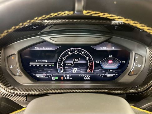 Used 2022 Lamborghini Urus image 10