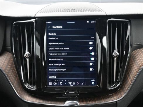 Used 2022 Volvo XC60 B5 Inscription image 17