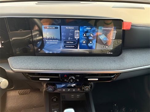 Used 2026 Nissan Kicks SV image 11