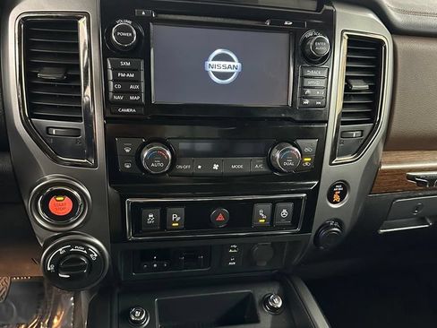Used 2018 Nissan Titan Platinum Reserve w/ Platinum Utility Package AWD/4WD image 17