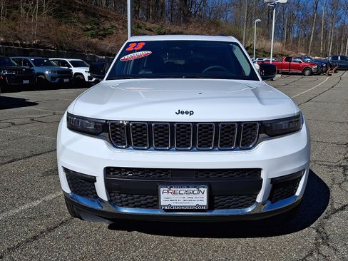 Certified 2023 Jeep Grand Cherokee L Limited AWD/4WD image 2