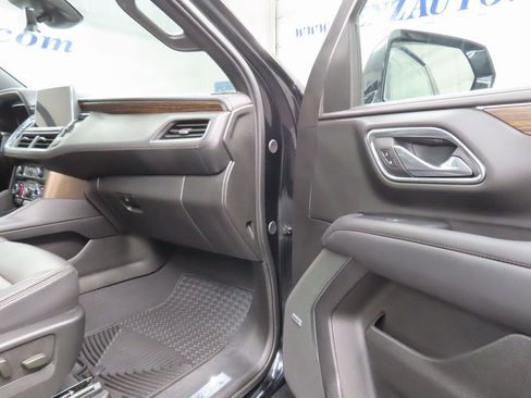 Used 2024 Chevrolet Suburban High Country image 31