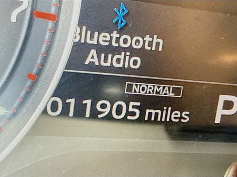 Used 2024 Mitsubishi Outlander ES FWD image 13