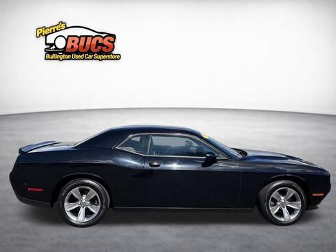 Used 2021 Dodge Challenger SXT RWD image 5