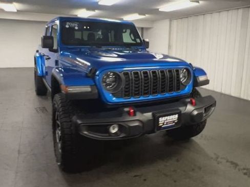 Used 2025 Jeep Gladiator Rubicon AWD/4WD image 3