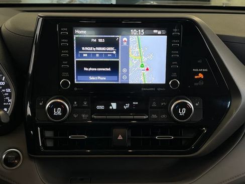 Used 2020 Toyota Highlander XLE FWD image 42