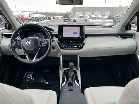 Used 2022 Toyota Corolla Cross LE image 14