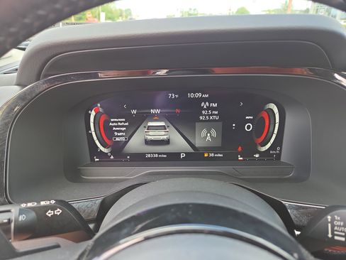 Used 2023 Nissan Pathfinder Platinum image 28