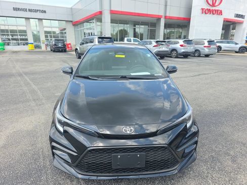 Certified 2023 Toyota Corolla SE w/ SE Premium Package FWD image 3