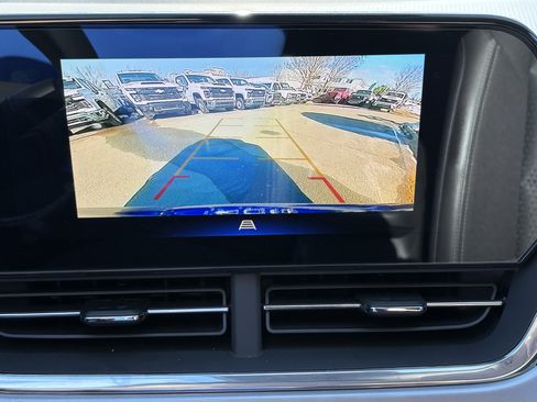 Used 2024 Chevrolet Trax LT w/ LT Convenience Package image 23