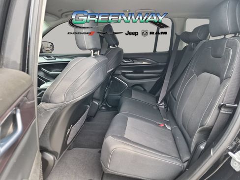 Used 2022 Jeep Grand Cherokee Laredo w/ Luxury Tech Group I AWD/4WD image 14