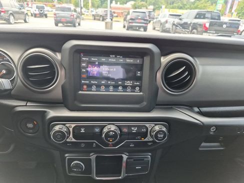 Used 2022 Jeep Wrangler Unlimited Sport AWD/4WD image 21