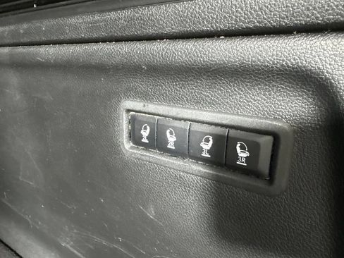 Used 2023 Jeep Wagoneer L Series II RWD image 50