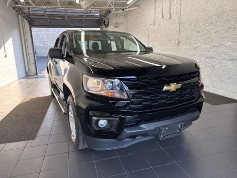Used 2022 Chevrolet Colorado LT w/ LT Convenience Package image 2