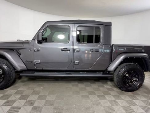 Used 2022 Jeep Gladiator Sport AWD/4WD image 9