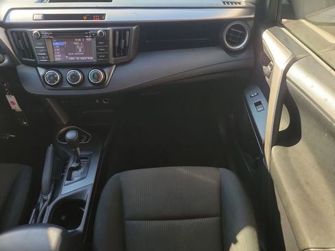 Used 2018 Toyota RAV4 LE image 13