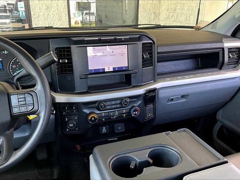 Used 2024 Ford F250 XL w/ XL Chrome Package image 6