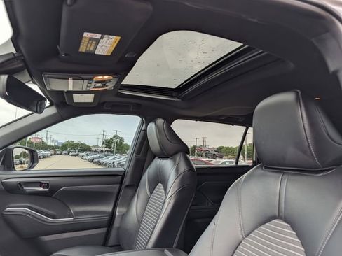 Used 2023 Toyota Highlander XSE image 28