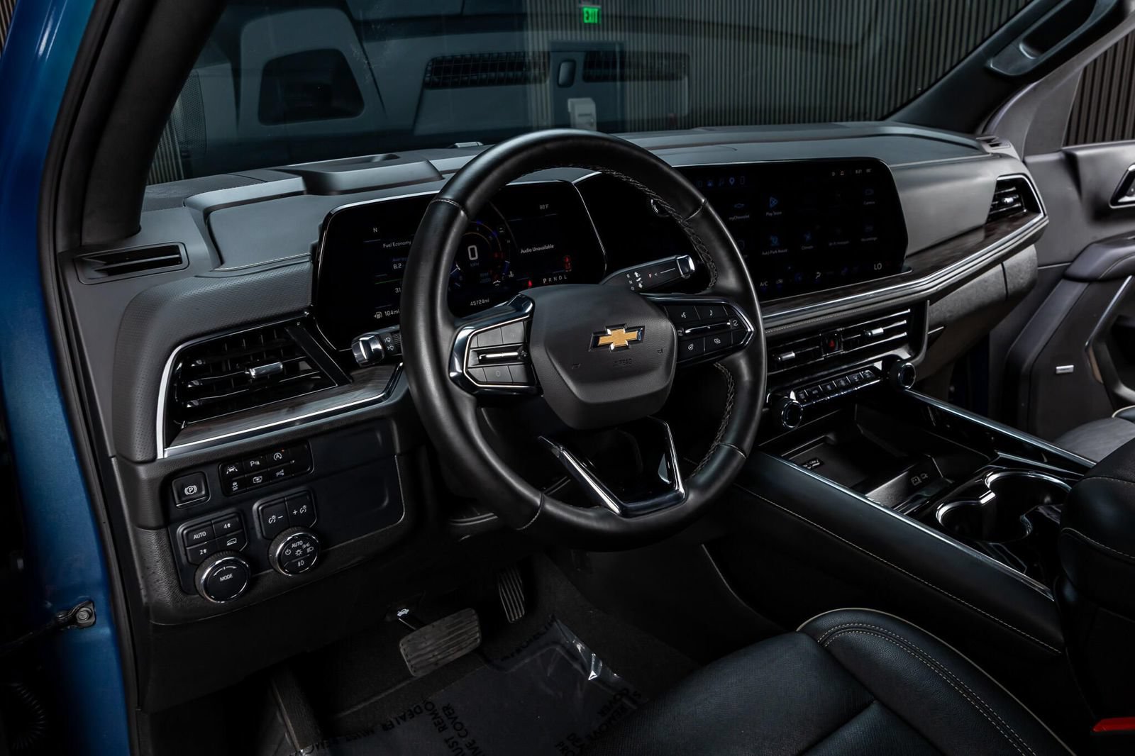 Used 2025 Chevrolet Tahoe Premier AWD/4WD image 13