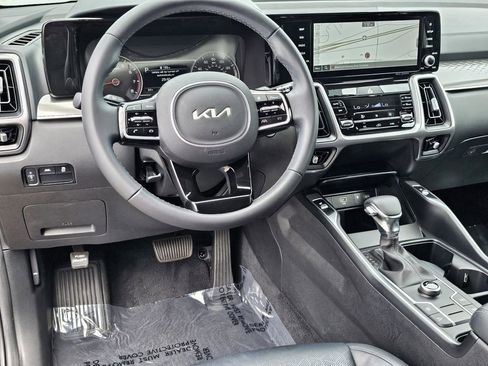 Certified 2023 Kia Sorento S w/ Panoramic Sunroof Package image 96