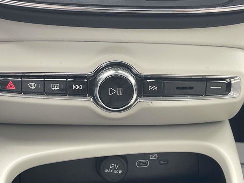 Certified 2023 Volvo XC40 B5 Ultimate w/ Climate Package image 29