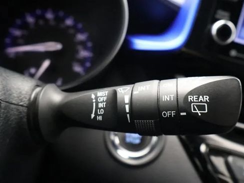 Used 2022 Toyota C-HR XLE FWD image 26