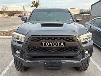 Used 2018 Toyota Tacoma TRD Sport video 2