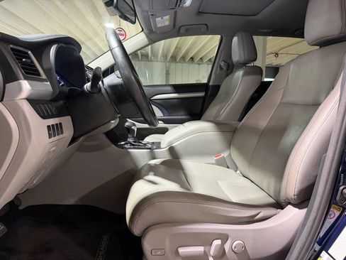 Used 2016 Toyota Highlander XLE AWD/4WD image 9