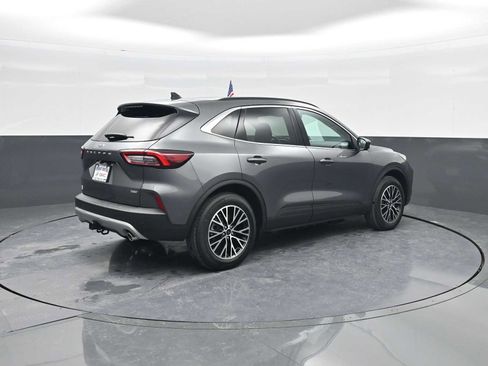 Used 2025 Ford Escape SE w/ PHEV Premium Package image 8