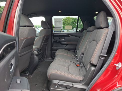 Used 2023 Honda Pilot Sport image 11