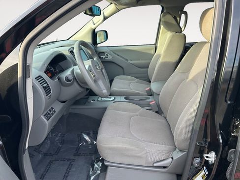 Used 2021 Nissan Frontier SV w/ Midnight Edition Floor Mats image 15