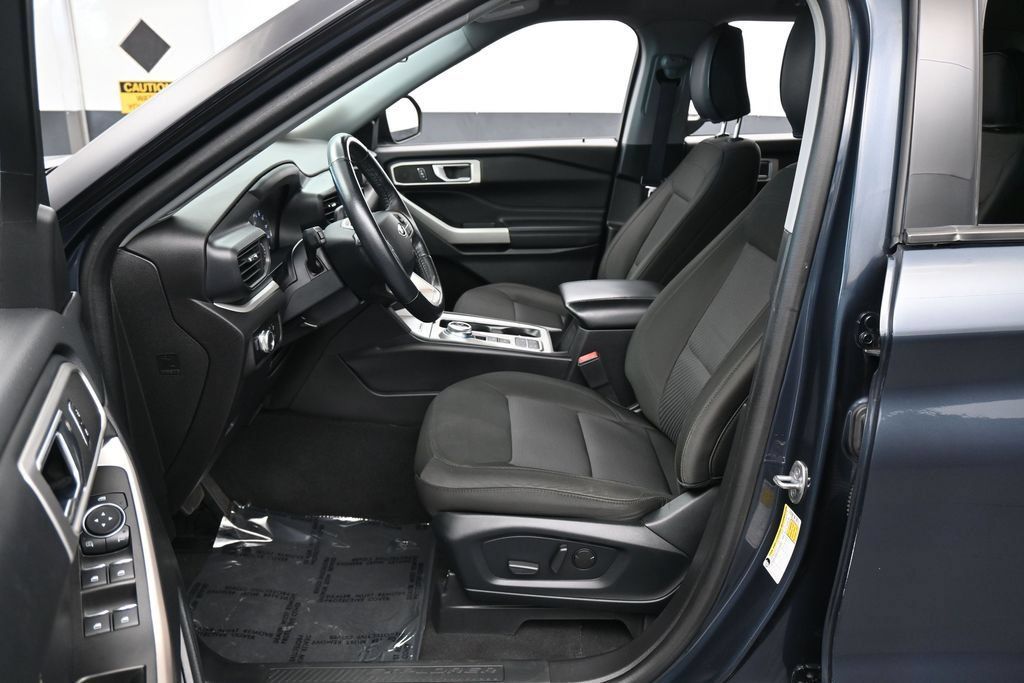 Used 2023 Ford Explorer XLT RWD image 11