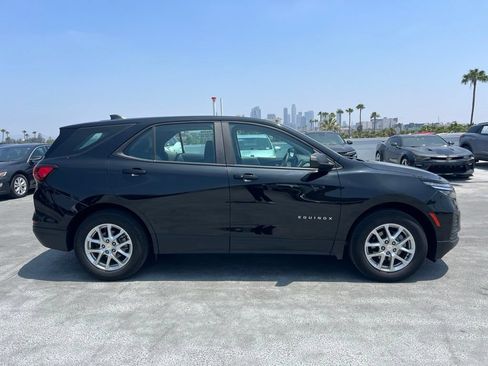 Used 2023 Chevrolet Equinox LS FWD image 4