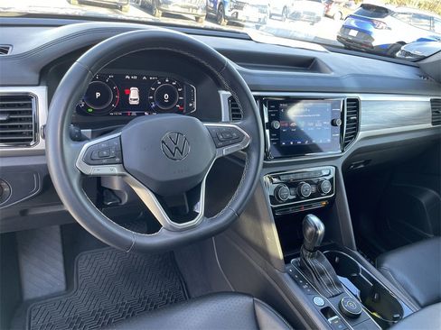 Used 2022 Volkswagen Atlas Cross Sport SE image 11