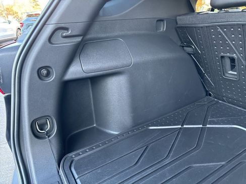 Used 2021 Chevrolet Equinox LT image 32