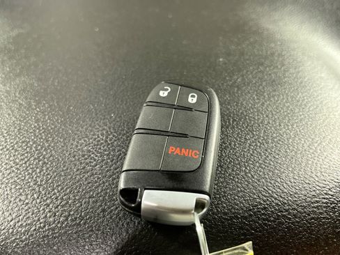 Used 2019 Dodge Journey SE w/ Blacktop Package image 26