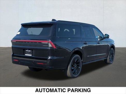 New 2026 Lincoln Navigator L Reserve w/ Jet Appearance Package AWD/4WD image 2