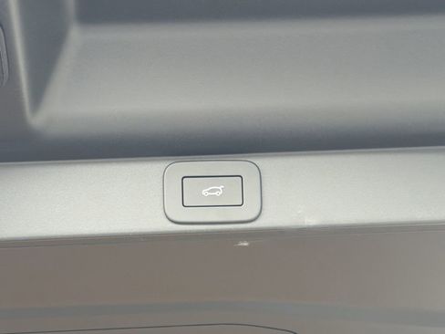 New 2026 Land Rover Range Rover Long Wheelbase SE image 13