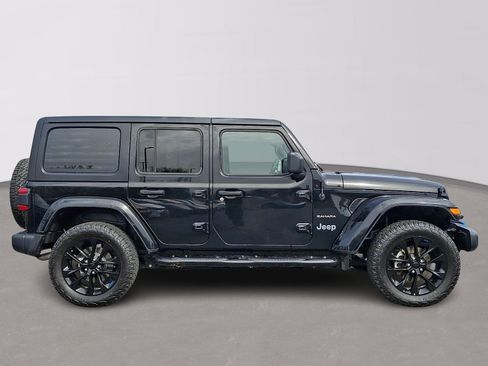 Used 2023 Jeep Wrangler Sahara image 7