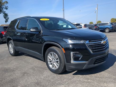 Used 2023 Chevrolet Traverse LT image 2