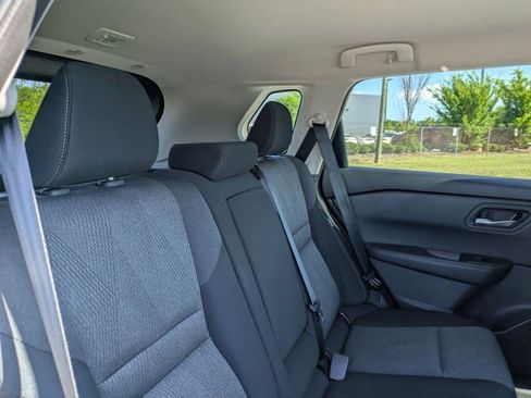 Used 2025 Nissan Rogue SV FWD image 30