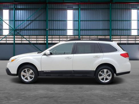 Used 2014 Subaru Outback 3.6R Limited AWD/4WD image 2