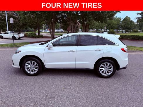 Used 2017 Acura RDX w/ AcuraWatch Plus Package FWD image 4