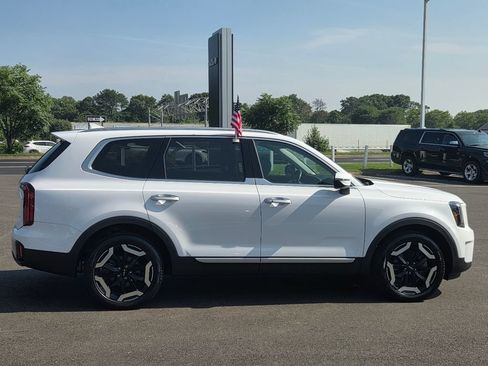 Used 2023 Kia Telluride S w/ S Sunroof Package AWD/4WD image 3