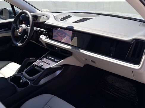 New 2026 Porsche Cayenne S image 25