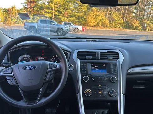 Used 2019 Ford Fusion S image 9